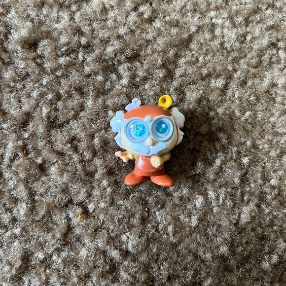 Disney Doorables: Series 7 Rare Figurine – Beauty and the Beast – Maurice - Picture 3 of 5